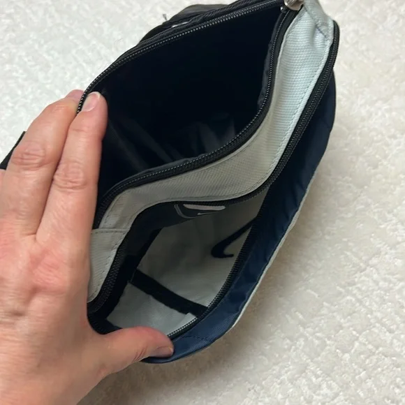 Nike Navy and Light Blue Belt Bag with Zip Pockets and Adjustable Straps - Picture 4 of 7